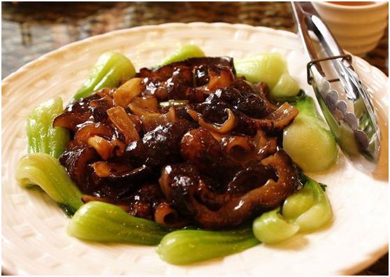 上海三口人去东北喝喜酒，随礼800，开席后乐了：东北兄弟真豪横