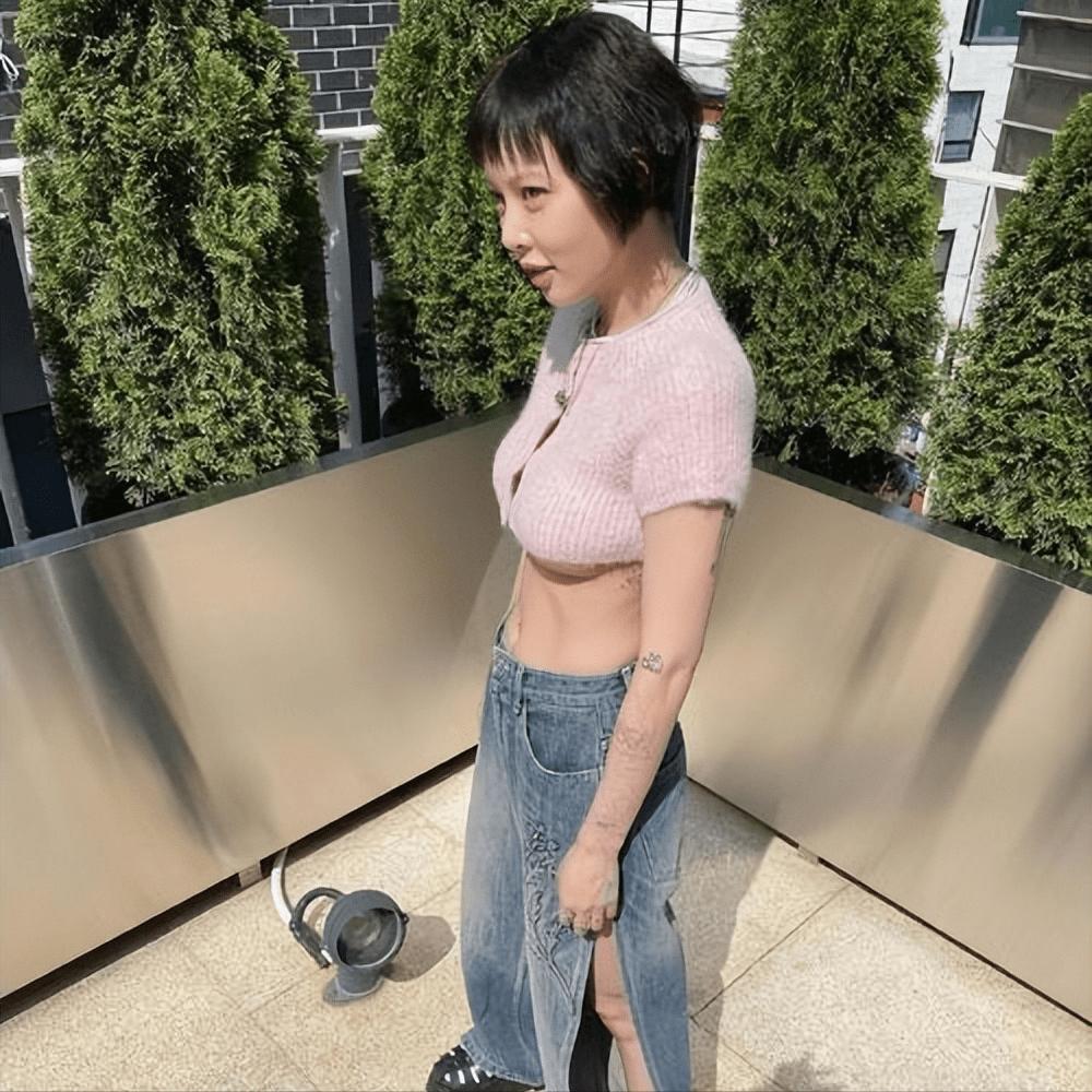 盘点韩国女明星最敢穿的衣服,韩国女星近期着装精选