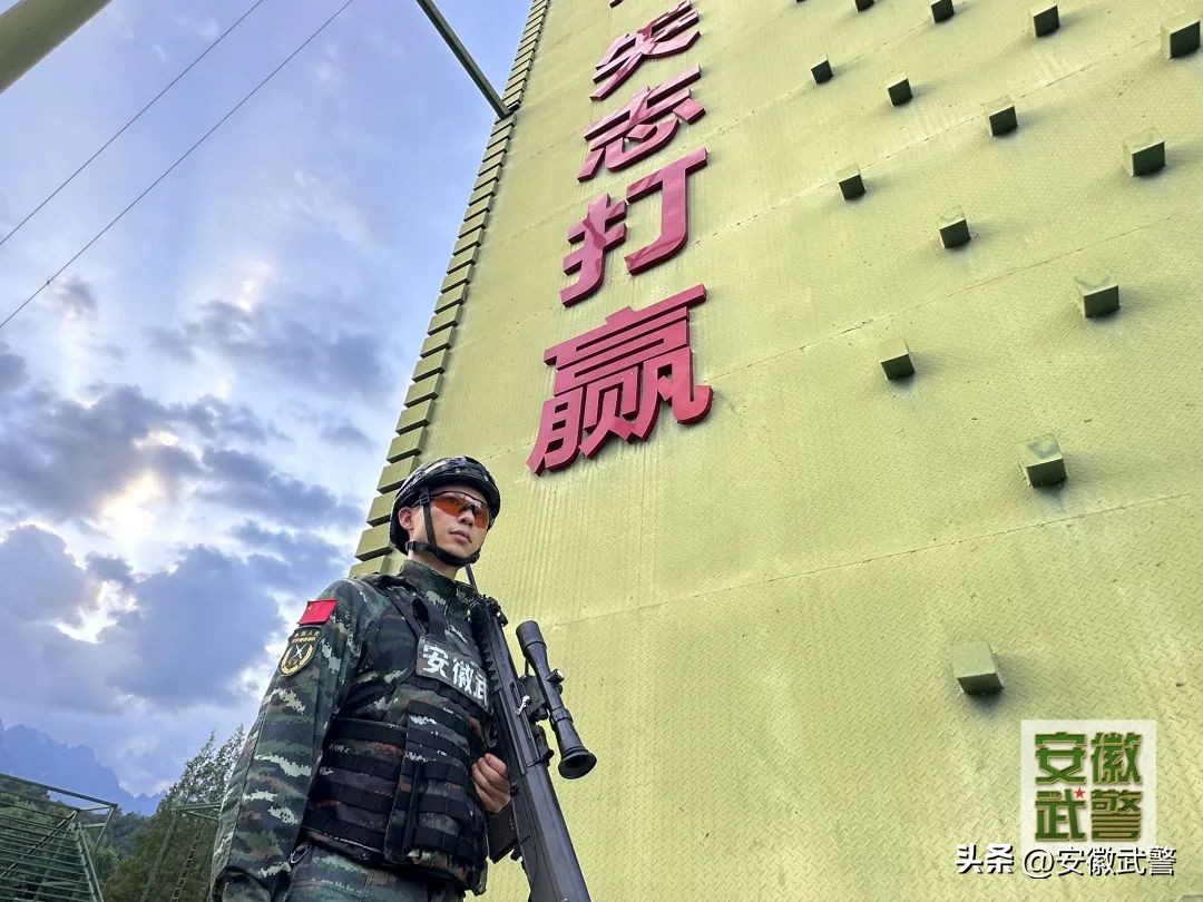 喜报！*警武**安徽总队冯龙飞荣获*警武**部队“优秀警士”