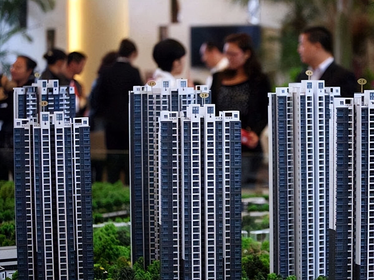 买26层期房，开发商烂尾盖24层，房没了钱还不退，损失谁来承担？