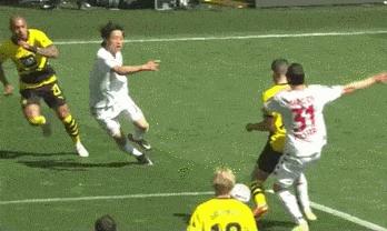 德甲拜仁3-2客胜多特继续领跑,率先破僵拜仁1-0领先多特
