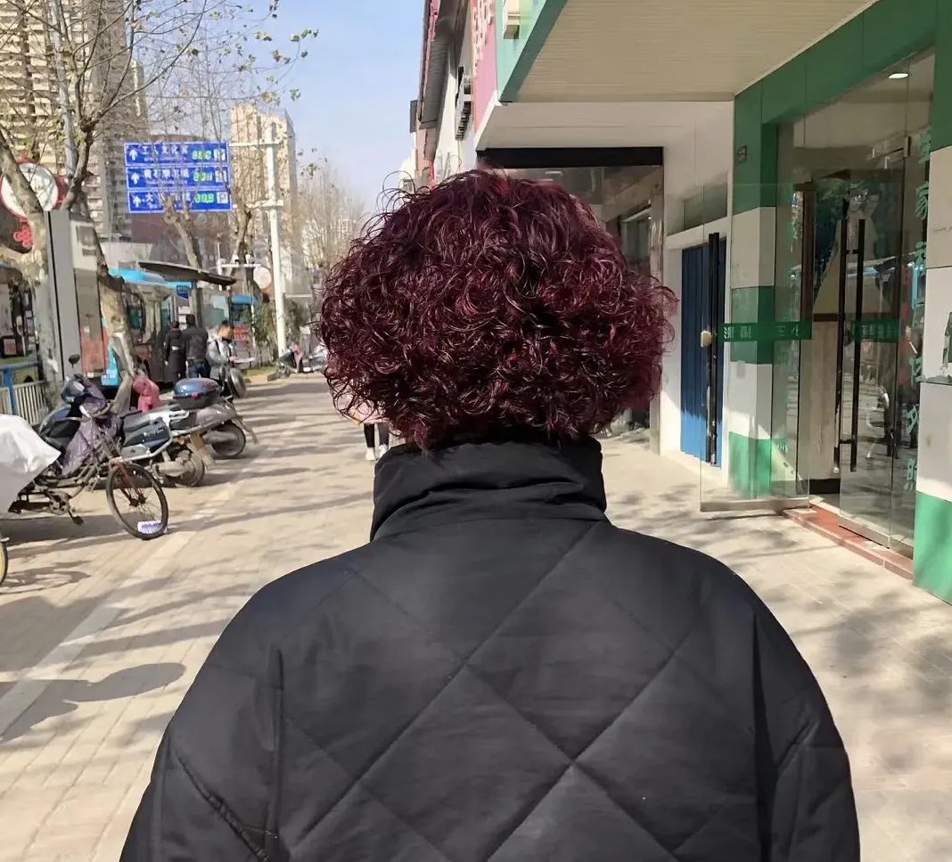 花了200大洋烫头,花200块钱烫的头