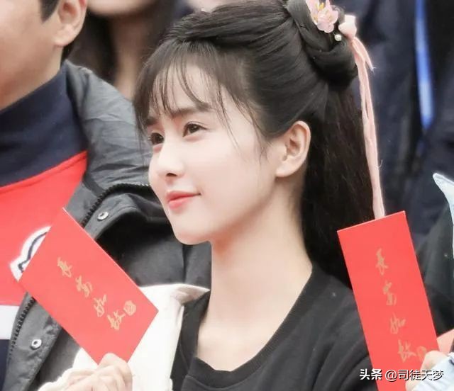 胎毛刘海遮发际线鼻子塌,gq红毯杨幂胎毛刘海造型