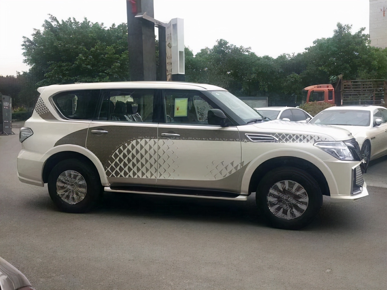 手握方向盘越野视频,途乐沙地穿越