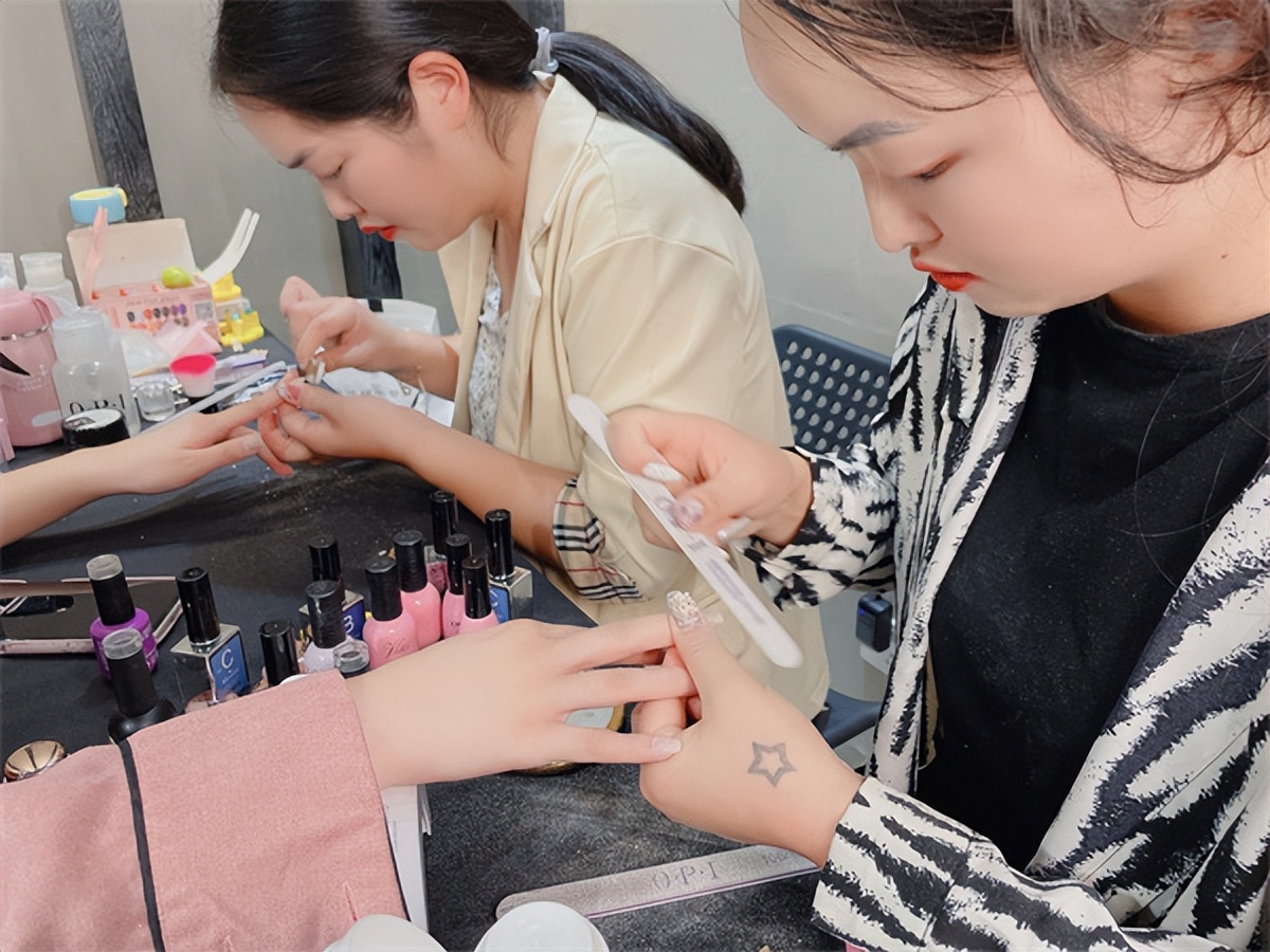 遵义美睫美甲培训费用,遵义零基础学美甲