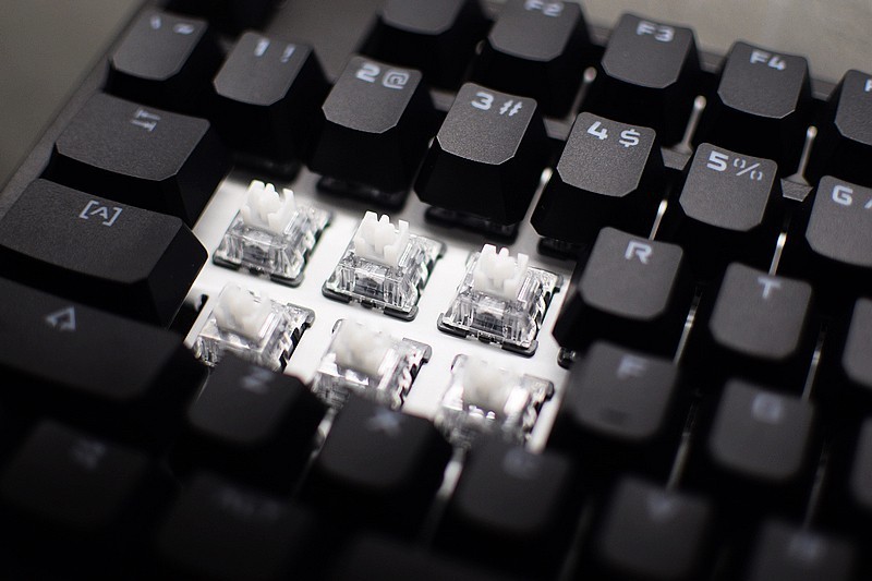 血手幽灵t98和rog游侠rx,血手幽灵t98支持热插拔吗