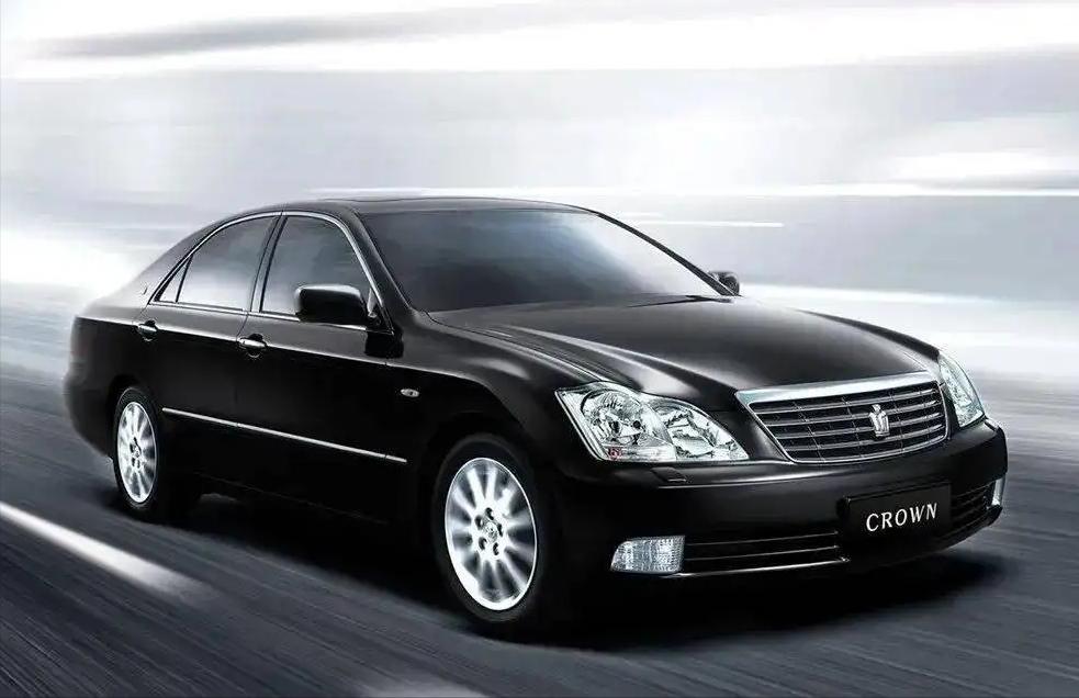 皇冠3.0经典老车翻新复活视频,丰田皇冠13代翻新