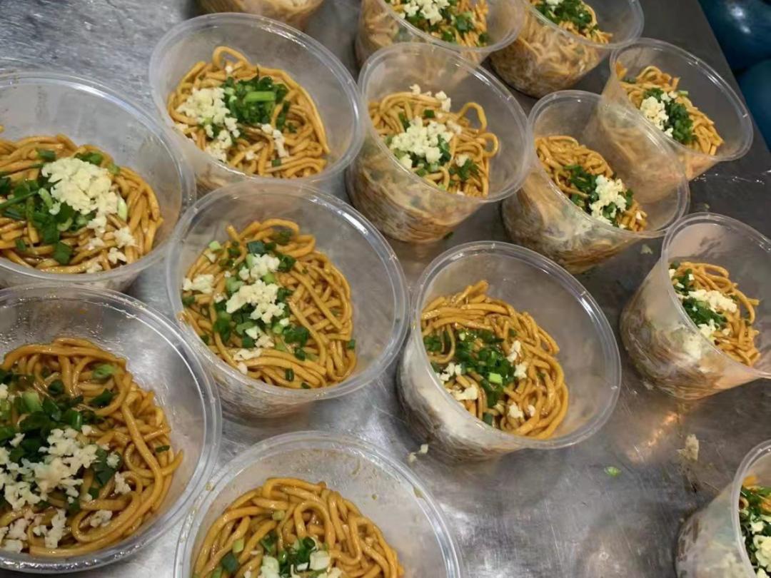 战疫先锋状元这些身影有点暖,总有一些人为我们负重前行抗疫