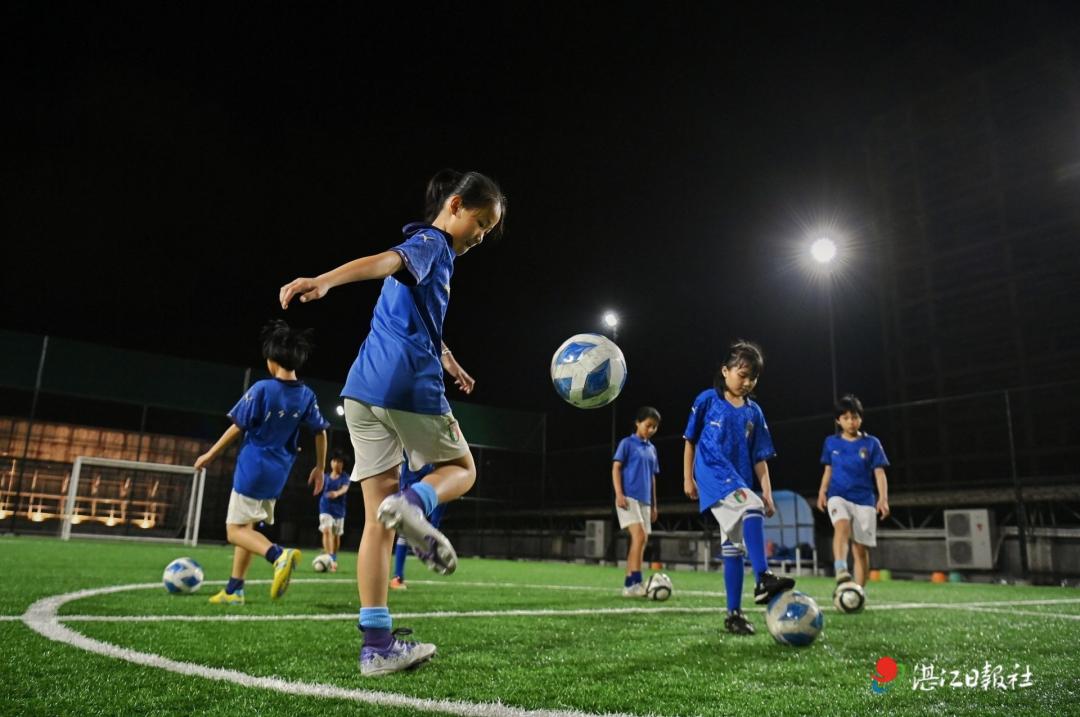 湛江漂亮的篮球场,湛江室内足球场