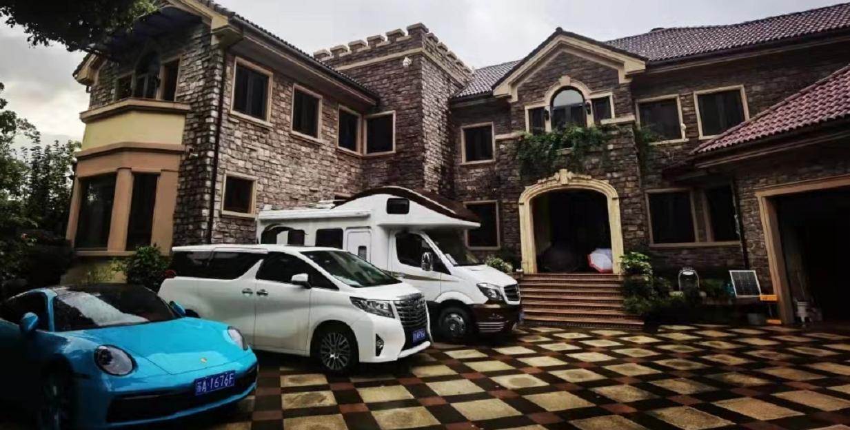 范明在一档节目中暴露自家豪宅,范明演富豪找女儿