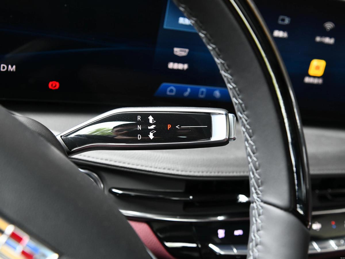 低调而又豪华的年轻轿车,低调豪华的轿车