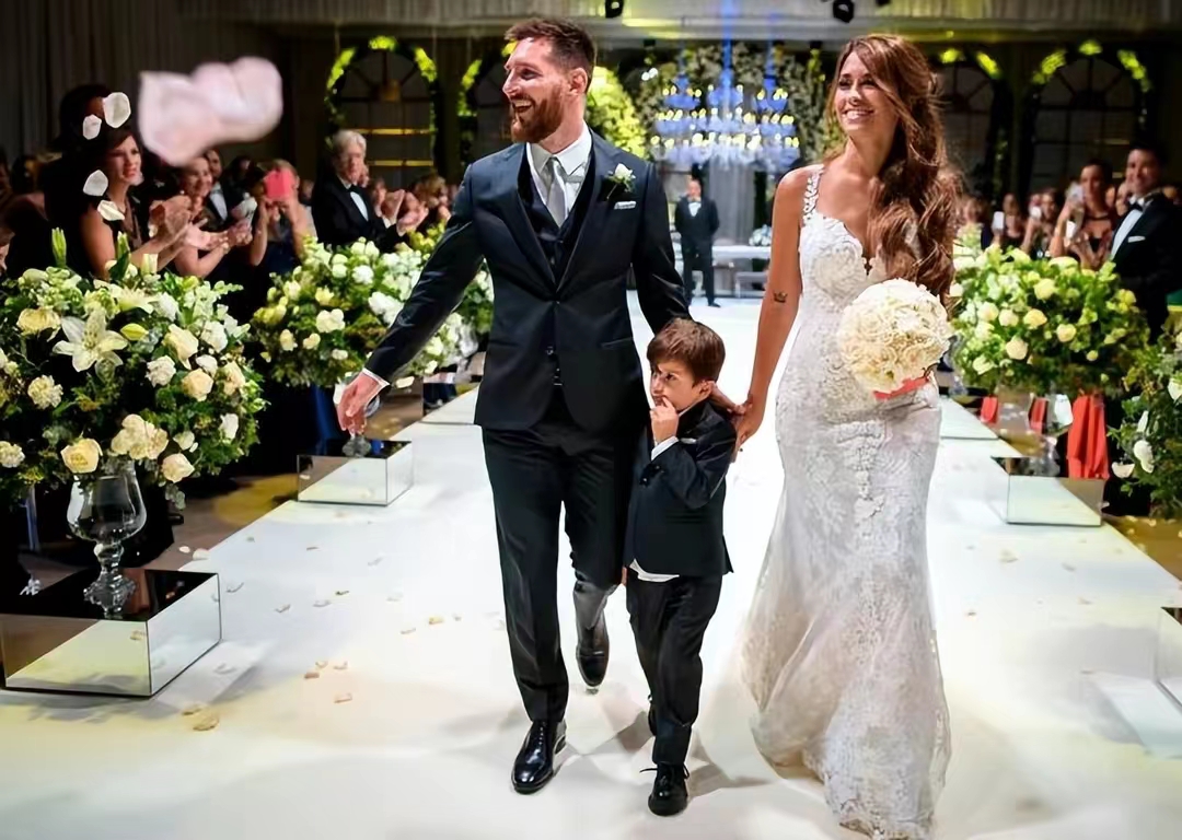 两大球王讨论梅西,两大球王聊梅西