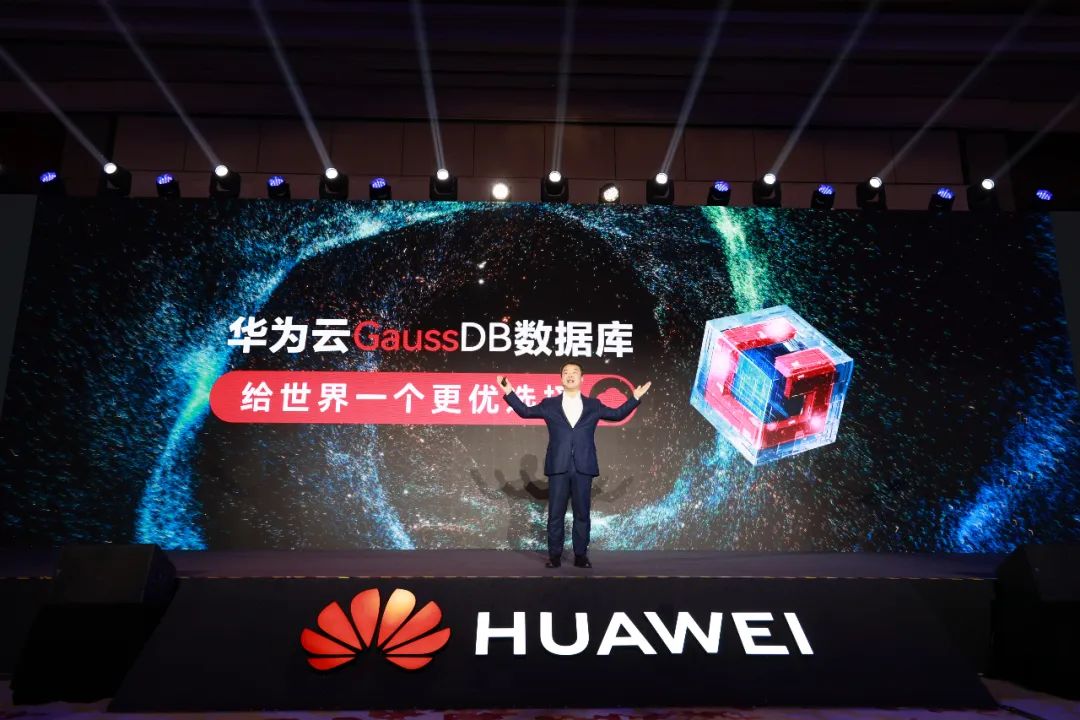 挺身而出，华为摘下了基础软件“皇冠上的明珠”