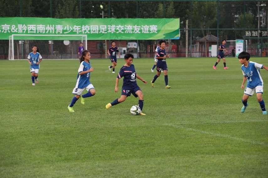 一年没见的支教老师和小队员们相遇惊喜地笑开心地哭