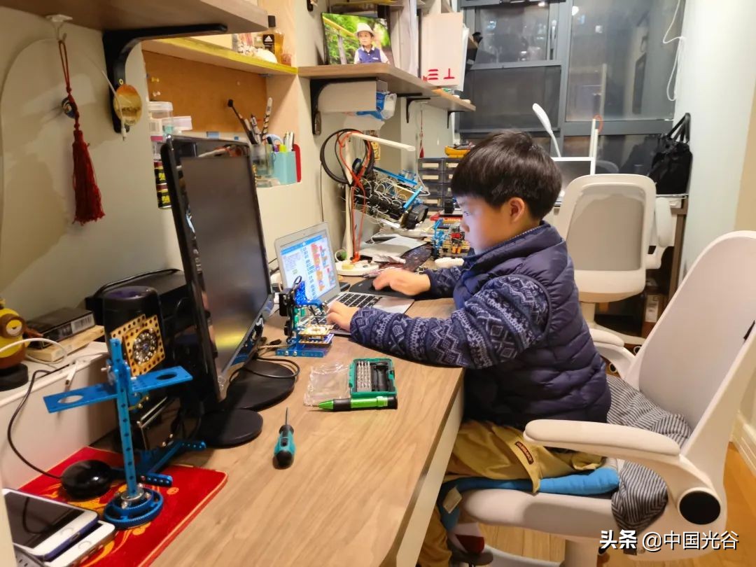 认识800种鸟，为癌症病人蓄长发，长大想当乔布斯……新时代的光谷少年，未来可期！