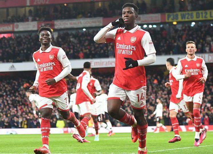 曼联击败如日中天的皇马,皇马3:2逆转曼城完整版