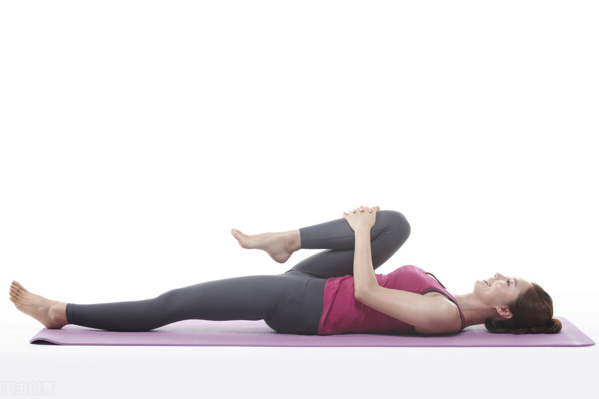 运动前拉筋的正确方法,拉筋让你锻炼事半功倍