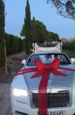 乔治娜送c罗礼物视频,乔治娜送C罗劳斯莱斯