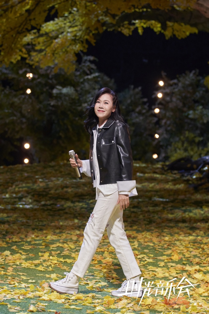 何炅张真源加盟田震专场,田震何炅时代少年团唱风雨彩虹