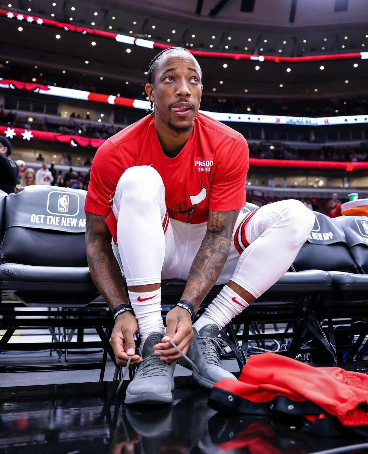 NBA季前赛上脚：胖虎穿Zion2灭霸紫，杰伦穿科比5