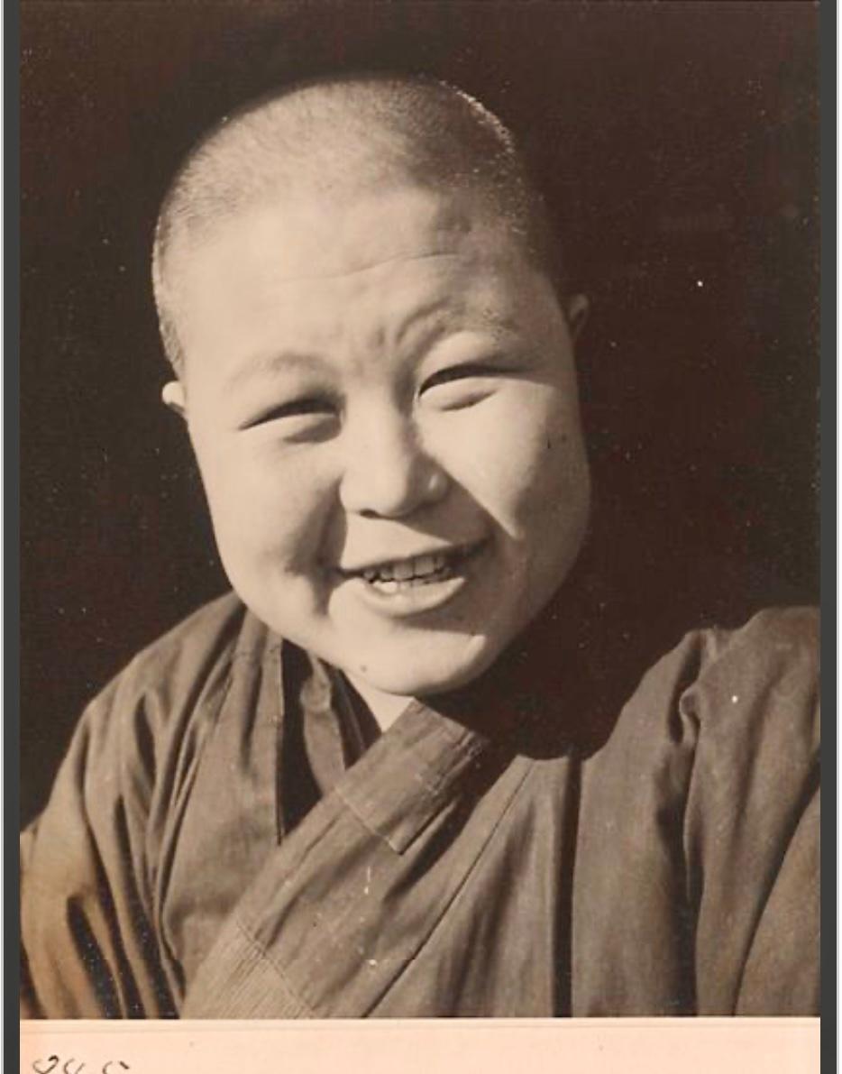 侵华日军*行暴**照片，女子为活命，脱下衣服让日本人拍摄*辱侮**