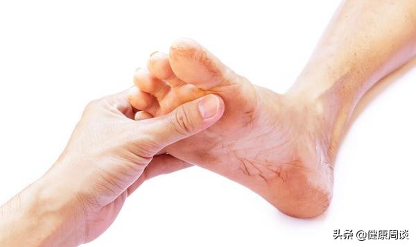 脚底长鸡眼怎么治断根,脚底长鸡眼没有药怎么处理