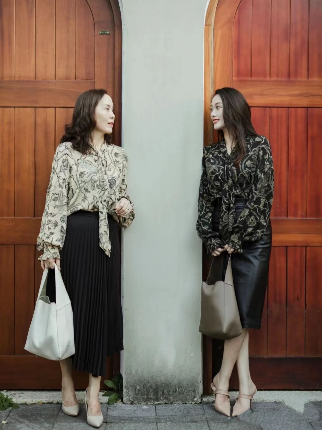 时尚穿搭浅粉长裙优雅美丽,知性优雅女性穿搭长裙