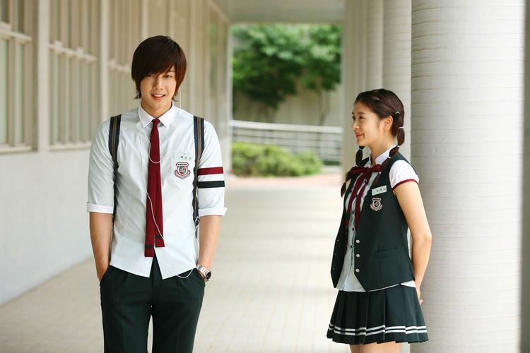 中国校服日本校服俄罗斯校服pk,各国奇葩学生校服