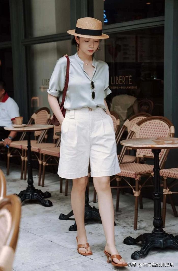 穿搭高级对白,三木妈妈白裤子最新穿搭