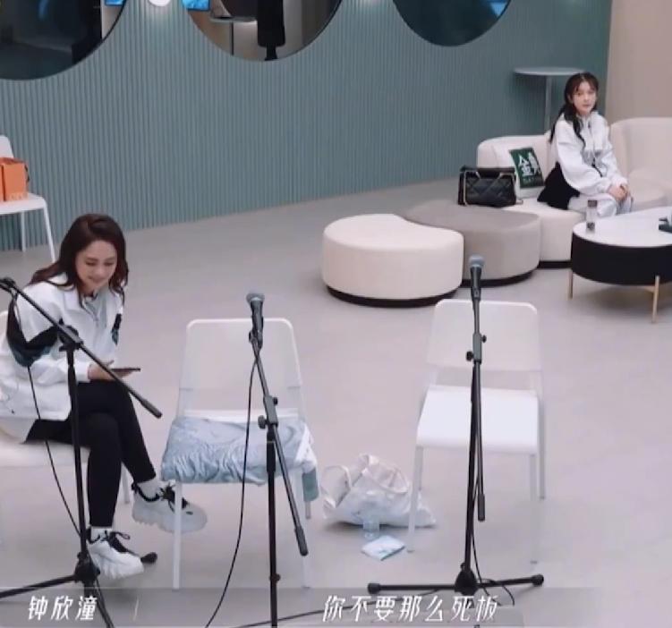 赵樱子红毯假摔视频,赵韩樱子首次回应红毯假摔