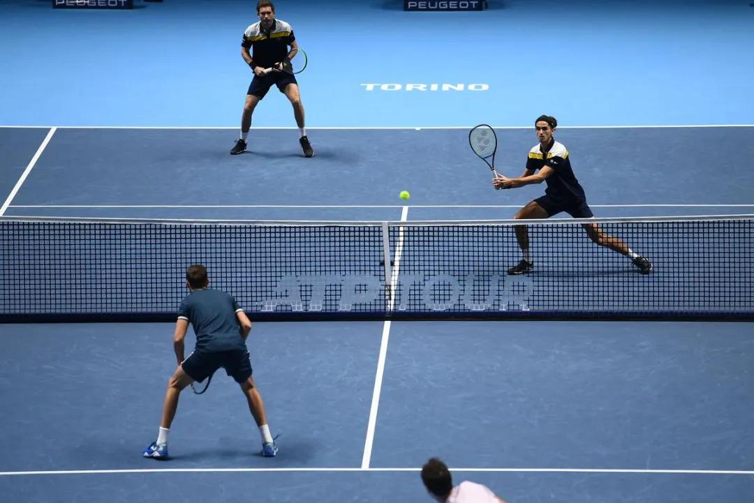 网球如何对战防守型球队,网球队对打