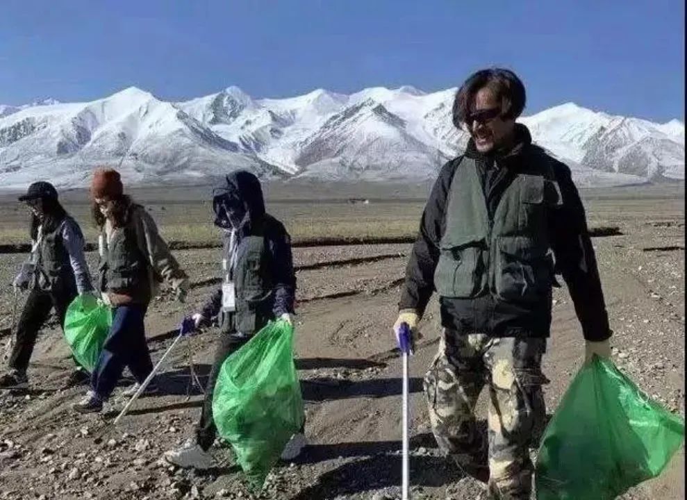 胡歌消失三个月后发的一条微博,40岁的胡歌能有多迷人