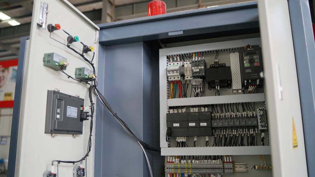 模温机工作一段时间跳闸,配电柜高温保护跳闸怎样复位