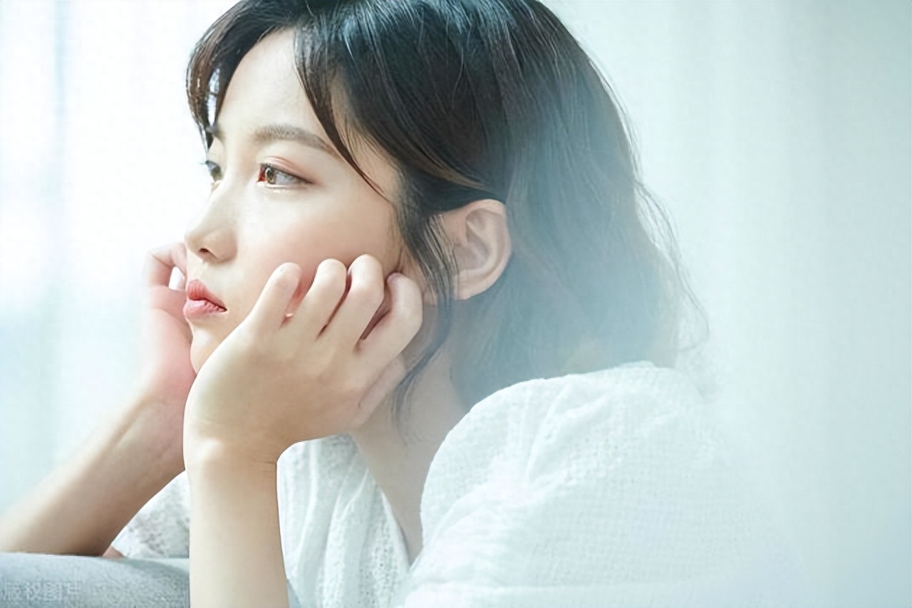 我住在同学家里，和同学的姐姐发生一段往事，至今没有告诉任何人