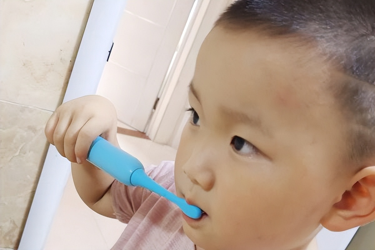 简洁电动牙刷正确使用方法,电动牙刷正确使用方法测评