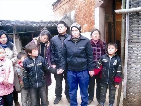 犀利哥流浪汉程国荣,从抗洪英雄变成最帅流浪汉结局