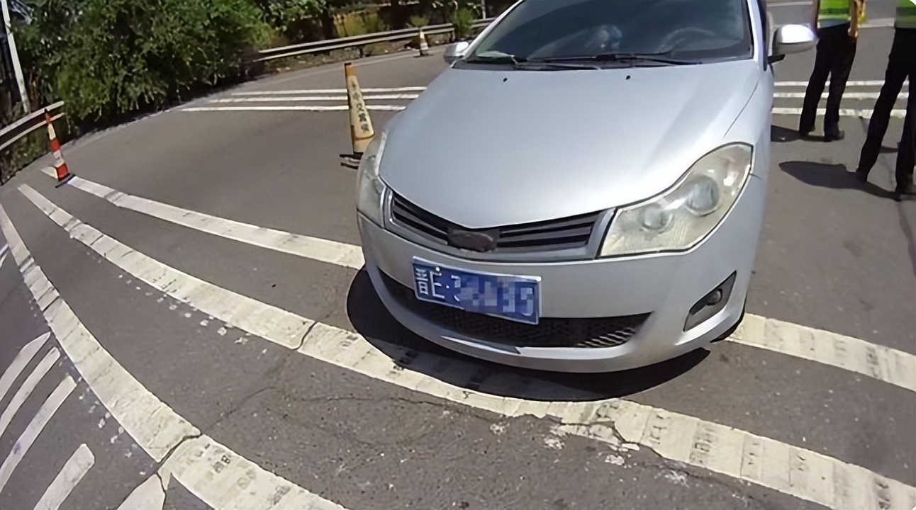 驾驶证被记21分仍开车上路高速交警严厉查处