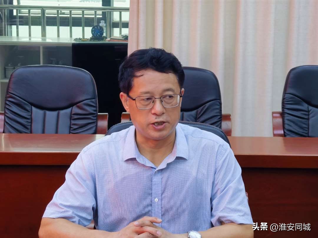 淮安工业中专召开“七一”*党**员座谈会