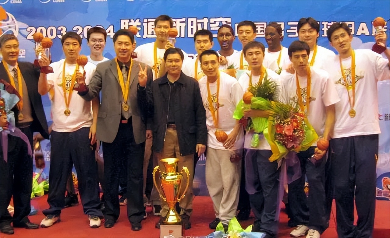 广东宏远8冠王后几年没拿冠军,8年7冠时期的广东队