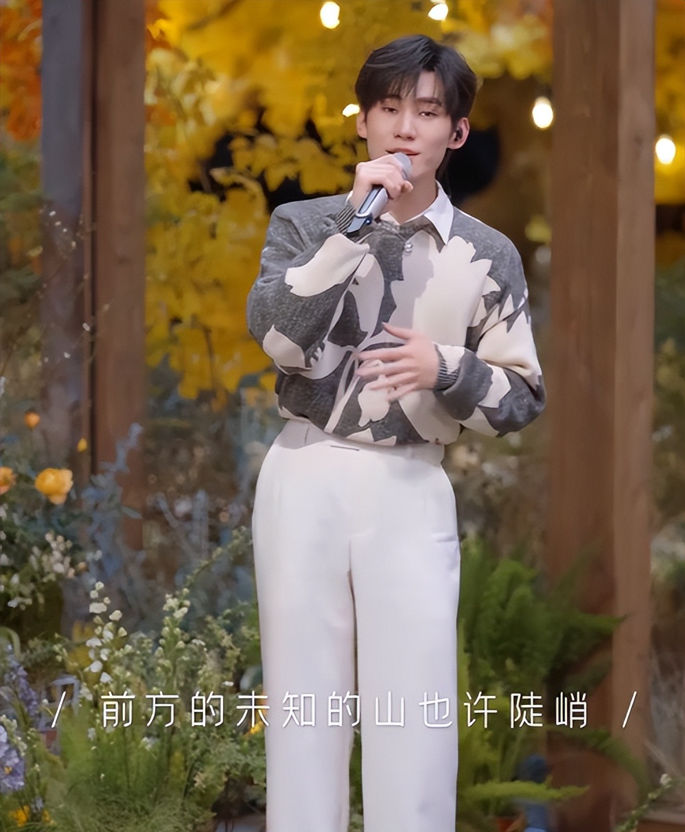 周深张真源七彩阳光,周深来听春天的歌音乐会