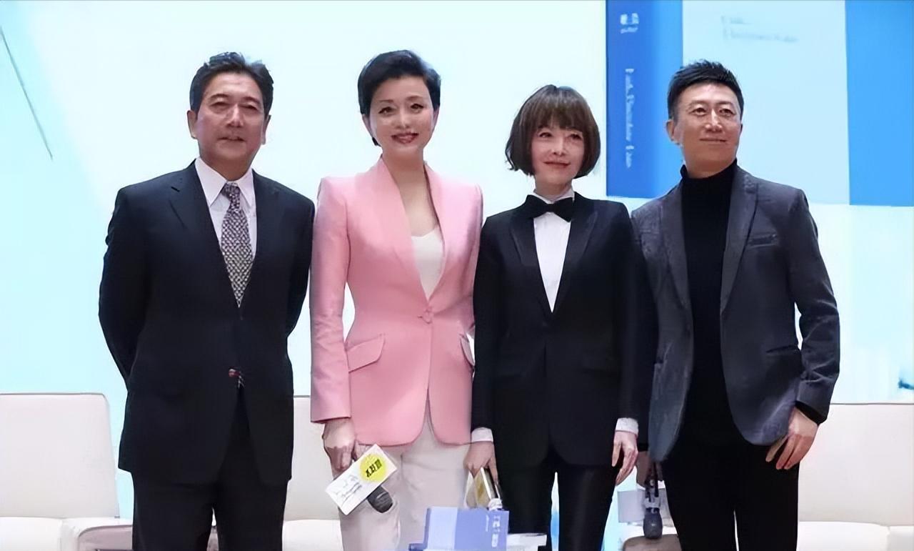 杨澜晒证件否认移民传闻,杨澜说没有移民没有绿卡