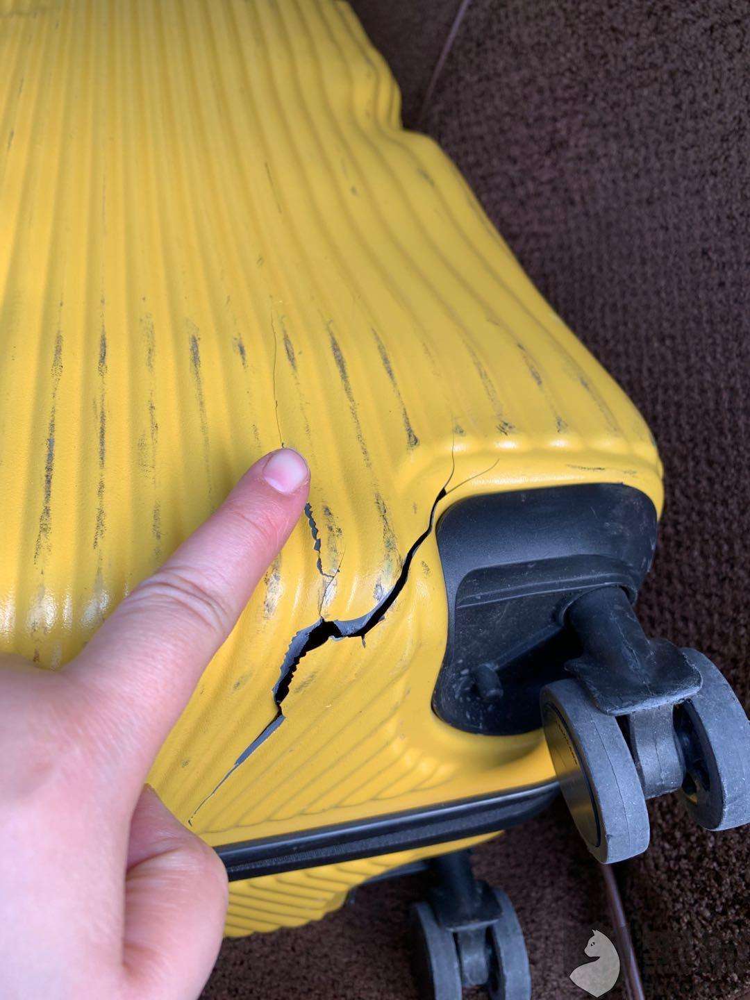 坐飞机行李箱被磕坏了能赔多少,飞机行李箱摔了可以赔不