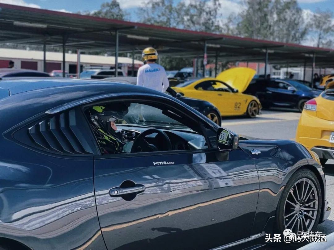 赛车模拟器卡丁车,赛车模拟器和卡丁车