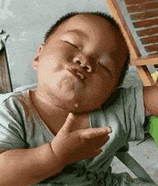 “是小蛇出了轨，还是青蛙劈了腿？”这是现实版的美杜莎？哈哈