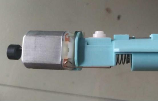 电动牙刷伤牙龈吗,电动牙刷危害博主揭秘伤牙真相