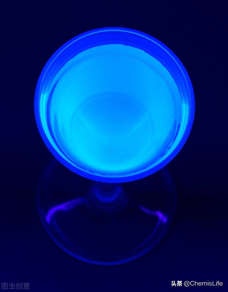 没有光源荧光会发亮吗,没有光源光还存在吗