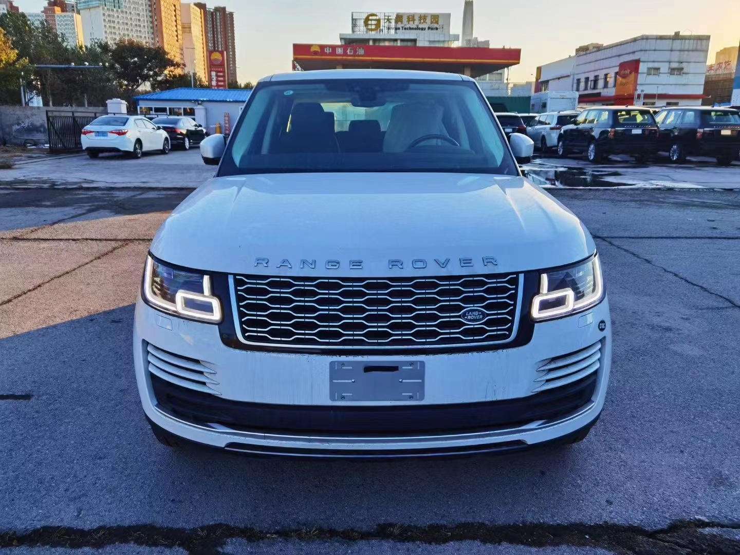 揽胜行政21款3.0t汽油vogue加长,22款路虎揽胜行政3.0报价