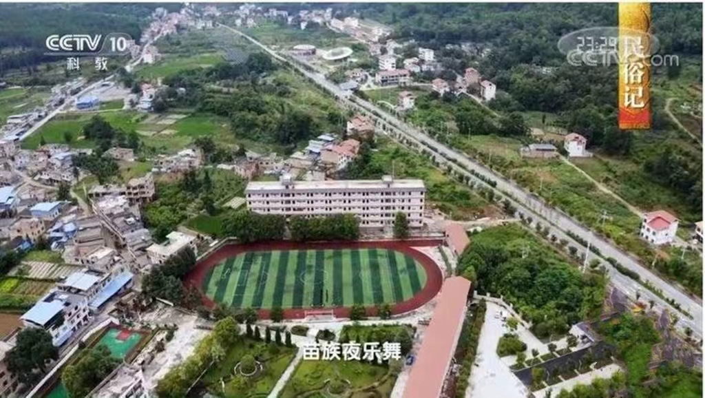 纪念初中毕业五十周年谢老师教育赞母校巨变