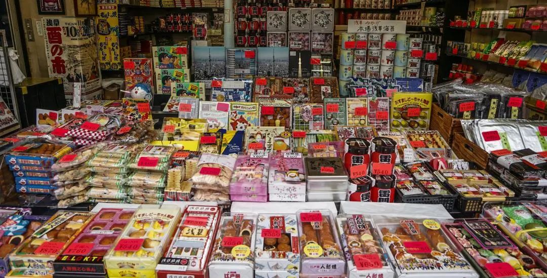 “多快省”的零食集合店，如何成为小品牌的天堂