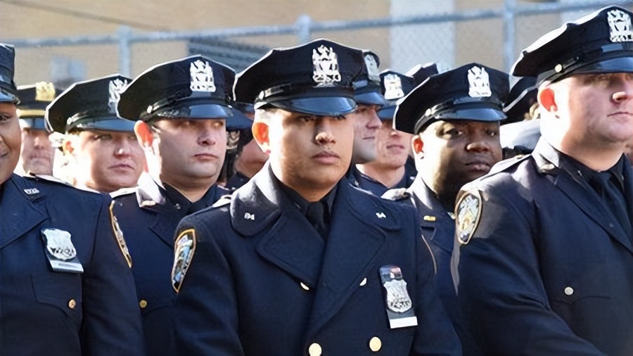 如何在美国成为警察职业,在美国当警察要做什么